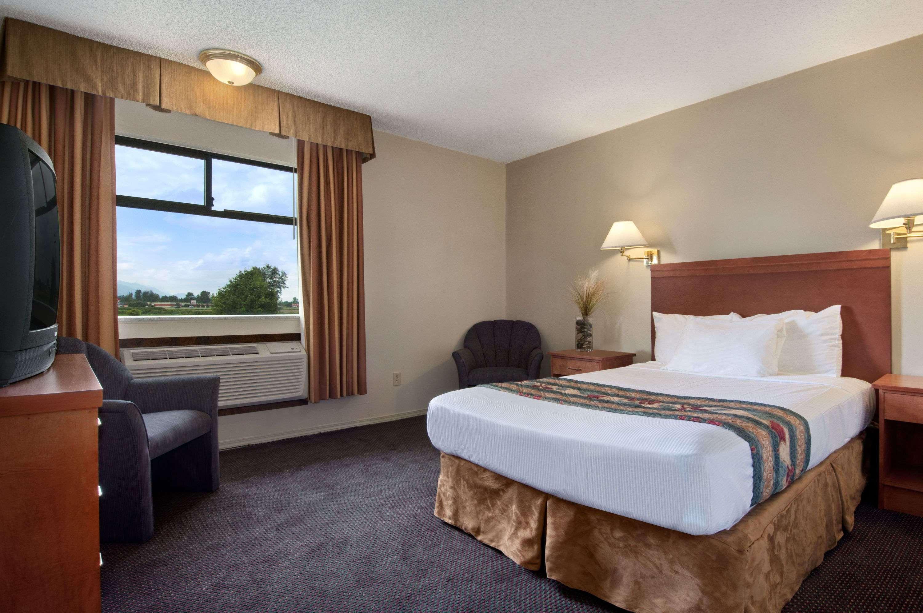 Travelodge Hotel By Wyndham Chilliwack Exterior photo